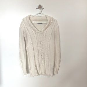 Suzy Shier cream coloured cable-knit sweater. Size: XS